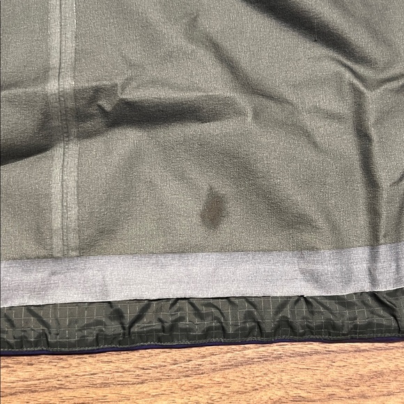 Arc’teryx Beta AR Gore-Tex Pro Jacket in Grape Purple Size Large - Picture 11 of 16